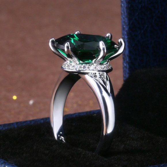 Jewelry - FIRM Elegant Oval Cut Emerald .925 Silver Ring